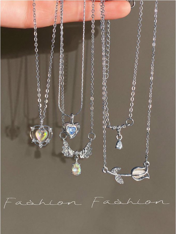 5-8pcs/Set Y2K Fashion Crystal Heart, Butterfly, Tulip, Bow Pendant Necklace Set, Shiny Jewelry Gift For Women